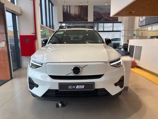 VOLVO-EX40-2026