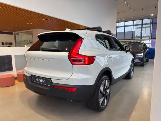 VOLVO-EX40-2026