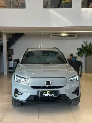 VOLVO-EX40-2025