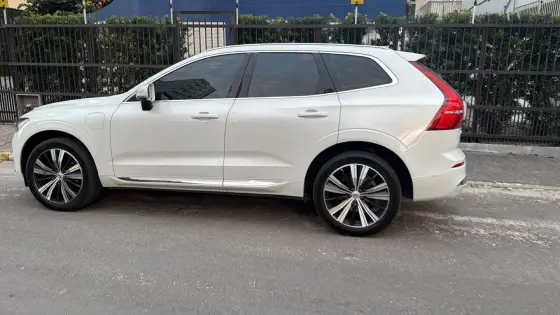 VOLVO XC60 2.0 T8 HYBRID INSCRIPTION AWD GEARTRONIC VOLVO XC60 2.0 T8 HYBRID INSCRIPTION AWD GEARTRONIC