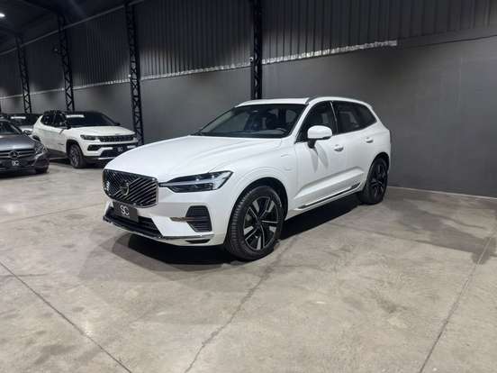 VOLVO-XC60-2025