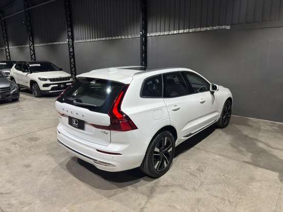VOLVO-XC60-2025