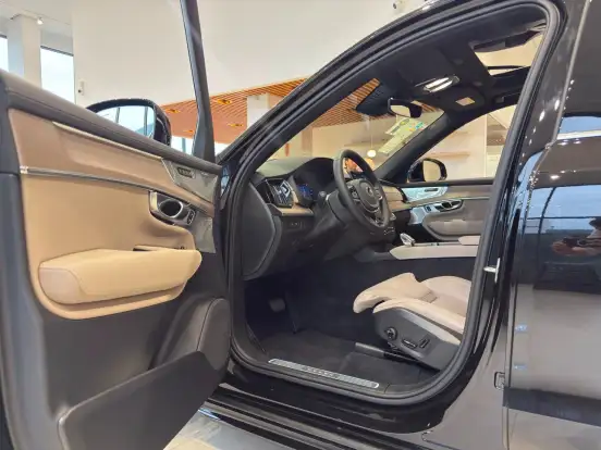 VOLVO-XC90-2026