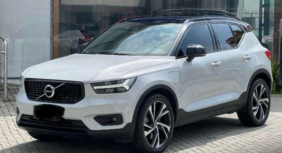 VOLVO-XC40-2020