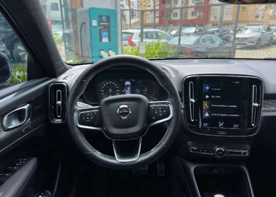 VOLVO-XC40-2020