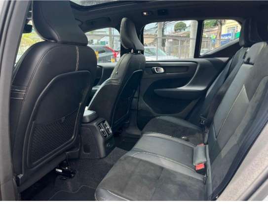 VOLVO-XC40-2020