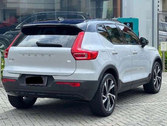 VOLVO-XC40-2020