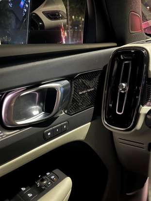 VOLVO-XC40-2020