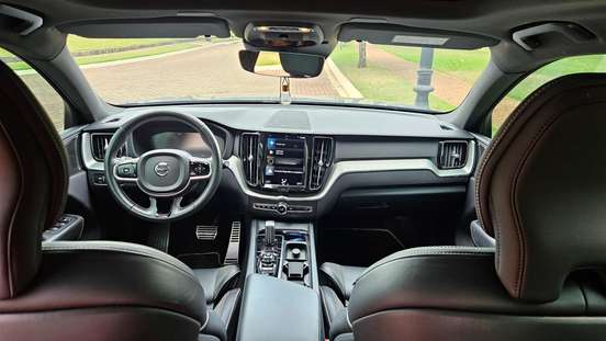 VOLVO-XC60-2021
