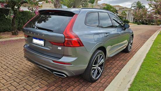VOLVO-XC60-2021