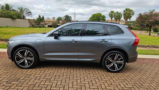 VOLVO-XC60-2021