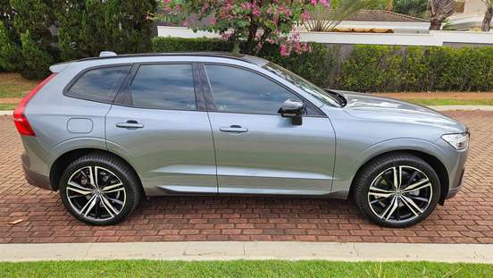 VOLVO-XC60-2021