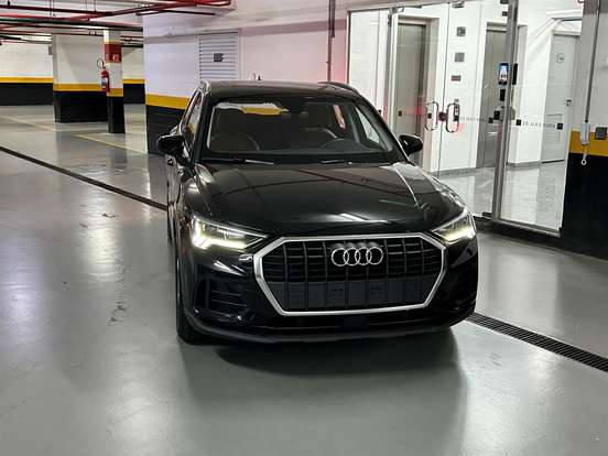AUDI-Q3-2021