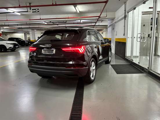 AUDI-Q3-2021
