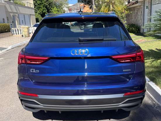 AUDI-Q3-2023