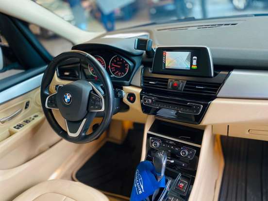 BMW-220i-2017