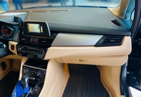 BMW-220i-2017