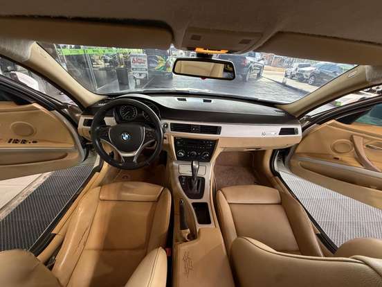 BMW-320i-2011