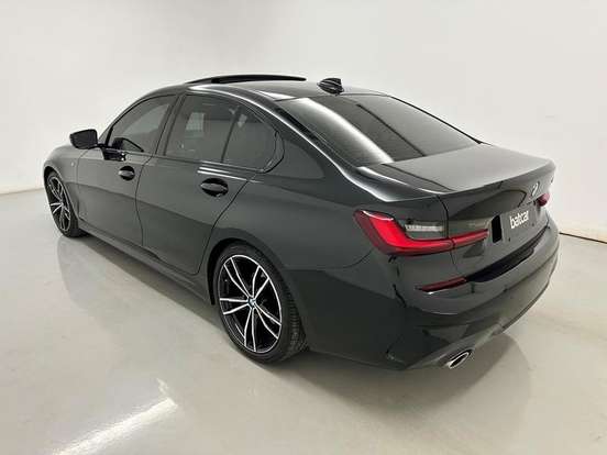BMW-320i-2022