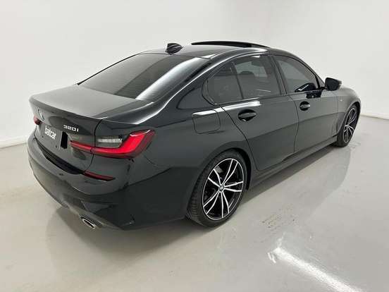 BMW-320i-2022