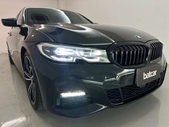 BMW-320i-2022