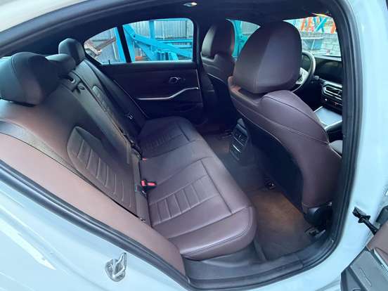 BMW-320i-2024