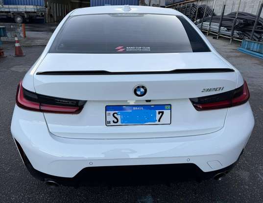 BMW-320i-2024