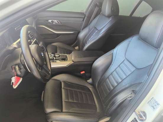 BMW-320i-2020