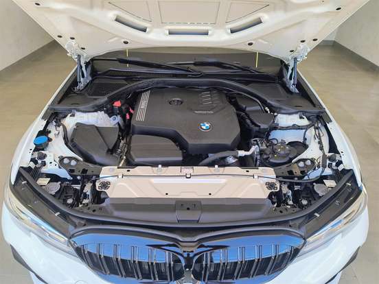 BMW-320i-2.0 16V TURBO GASOLINA M SPORT AUTOMÁTICO BMW-320i-2020