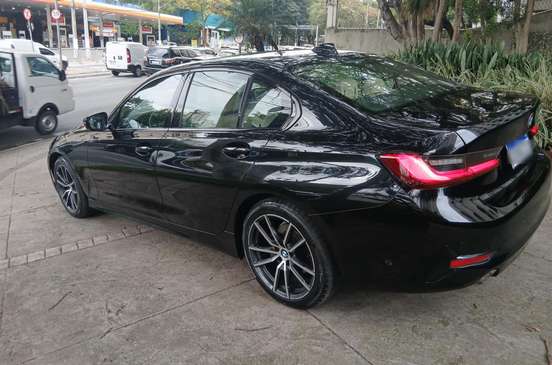 BMW-320i-2019