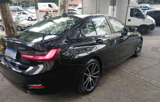 BMW-320i-2019