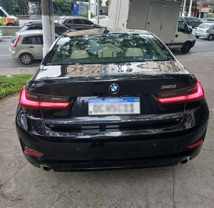 BMW-320i-2019