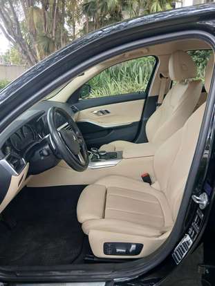 BMW-320i-2019