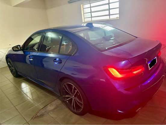 BMW-330e-2021