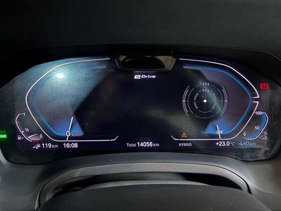 BMW-330e-2021