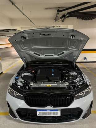 BMW-330e-2024