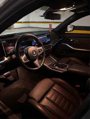 BMW-330e-2024