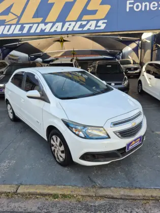 CHEVROLET ONIX 1.4 MPFI LT 8V FLEX 4P MANUAL CHEVROLET ONIX 1.4 MPFI LT 8V FLEX 4P MANUAL
