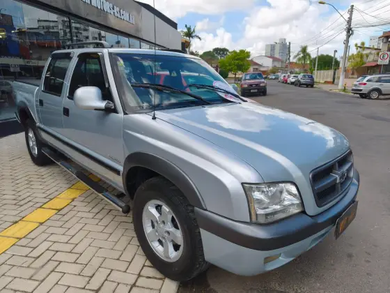 CHEVROLET S10 2.4 ADVANTAGE 4X2 CD 8V FLEX 4P MANUAL CHEVROLET S10 2.4 ADVANTAGE 4X2 CD 8V FLEX 4P MANUAL