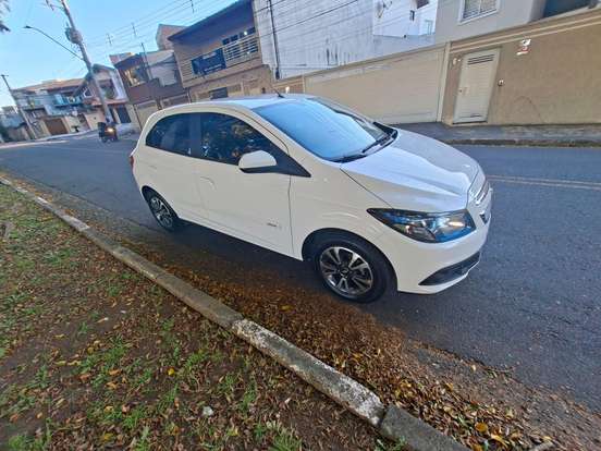 CHEVROLET-ONIX-2015