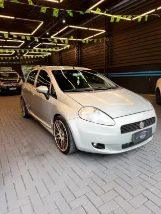 FIAT PUNTO 1.8 HLX 8V FLEX 4P MANUAL FIAT PUNTO 1.8 HLX 8V FLEX 4P MANUAL