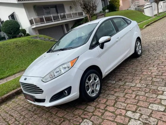 FORD FIESTA 1.6 SE SEDAN 16V FLEX 4P POWERSHIFT FORD FIESTA 1.6 SE SEDAN 16V FLEX 4P POWERSHIFT