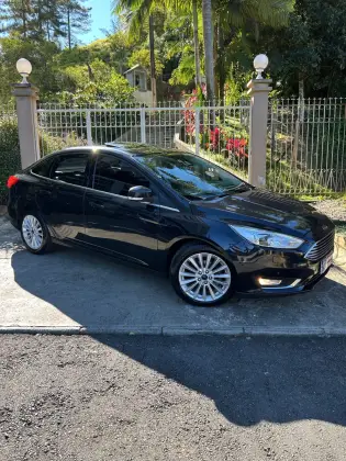 FORD FOCUS 2.0 TITANIUM 16V FLEX 4P POWERSHIFT FORD FOCUS 2.0 TITANIUM 16V FLEX 4P POWERSHIFT