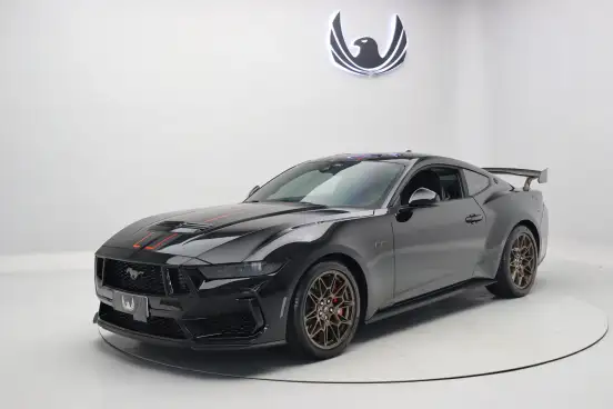 FORD-MUSTANG-2025
