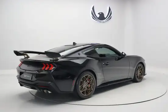 FORD-MUSTANG-2025