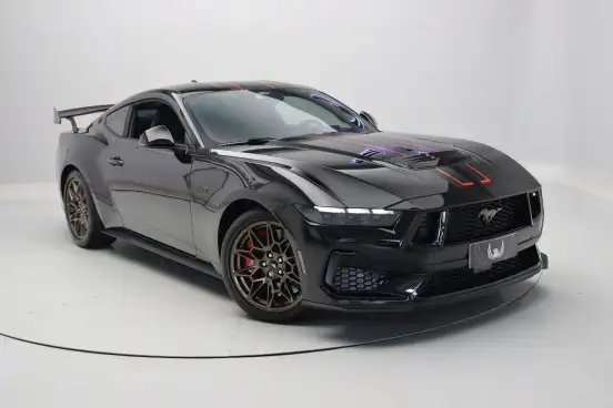 FORD-MUSTANG-2025