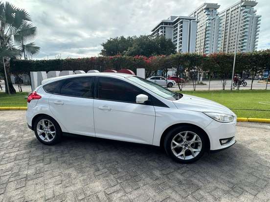FORD-FOCUS-2015