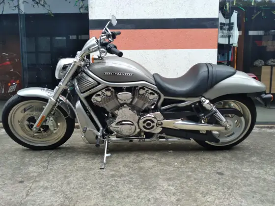 HARLEY-DAVIDSON V-ROD 