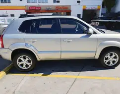 HYUNDAI TUCSON 2.0 MPFI GLS 16V 143CV 2WD GASOLINA 4P AUTOMÁTICO HYUNDAI TUCSON 2.0 MPFI GLS 16V 143CV 2WD GASOLINA 4P AUTOMÁTICO