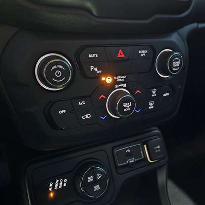 JEEP-RENEGADE-2.0 16V TURBO DIESEL LONGITUDE 4P 4X4 AUTOMÁTICO JEEP-RENEGADE-2018